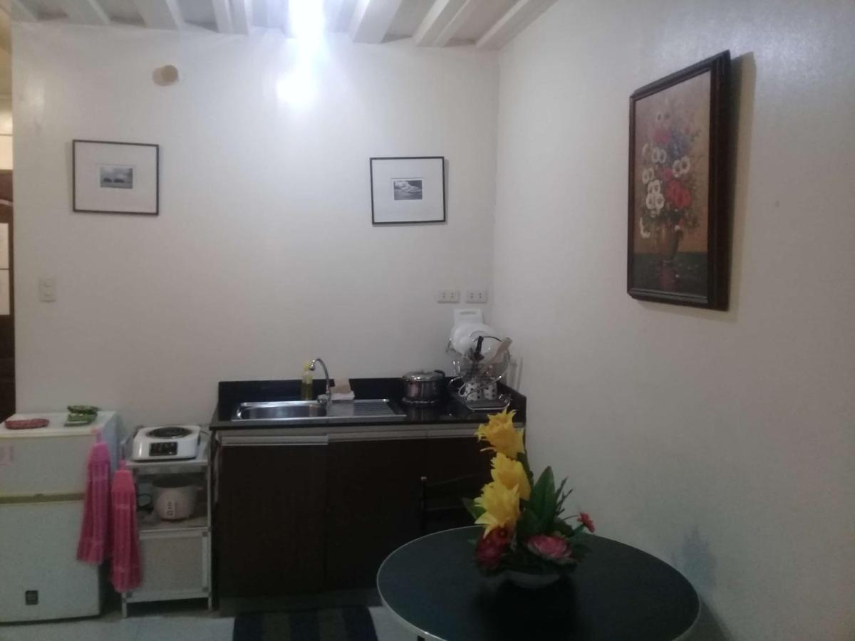 Ekonumi Rooms At Moonwalk Paranaque Paranaque City Exterior foto