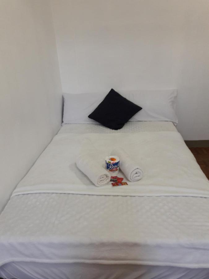Ekonumi Rooms At Moonwalk Paranaque Paranaque City Exterior foto